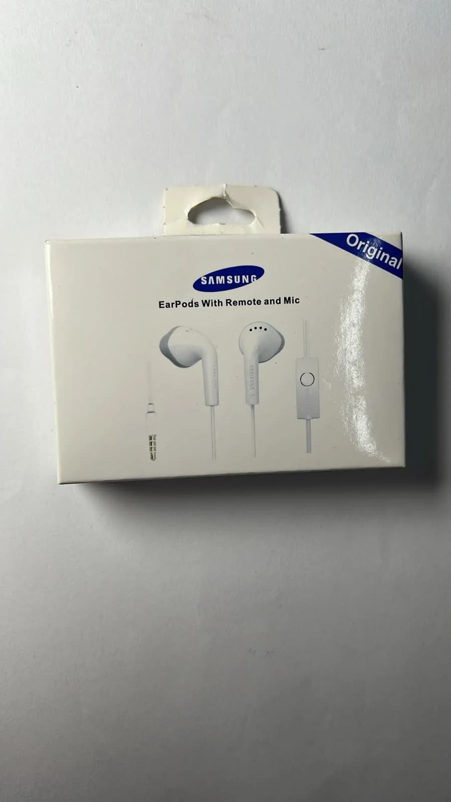 Audífonos Alámbricos Samsung con Micrófono y Conector 3.5 mm – Blanco